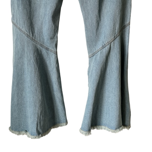 HONEYBUM Woman’s Raw Flare Hem High Rise Light Wash Jeans Size Large - Picture 8 of 12